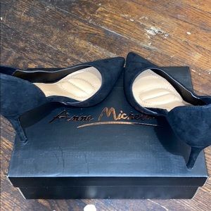 black stiletto pumps 3.75”